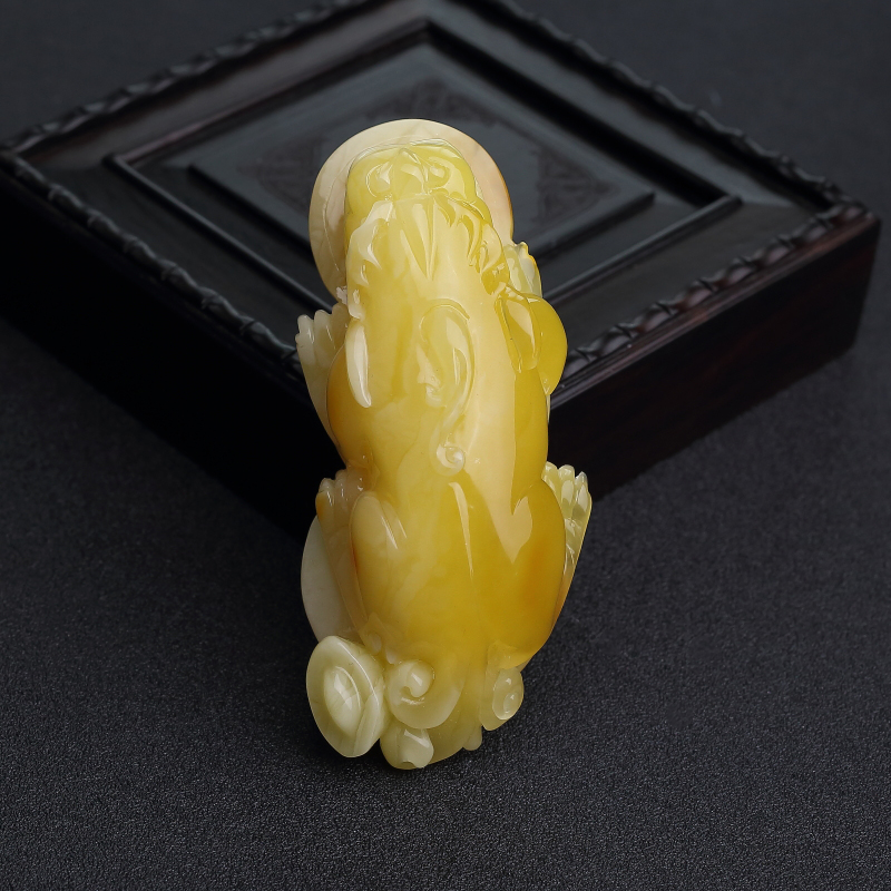 俏色蜜蜡貔貅吊坠-红掌柜