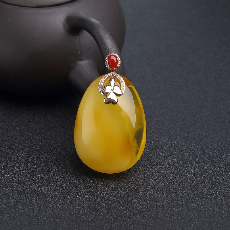 18K金镶钻鸡油黄金绞蜜随形吊坠-红掌柜