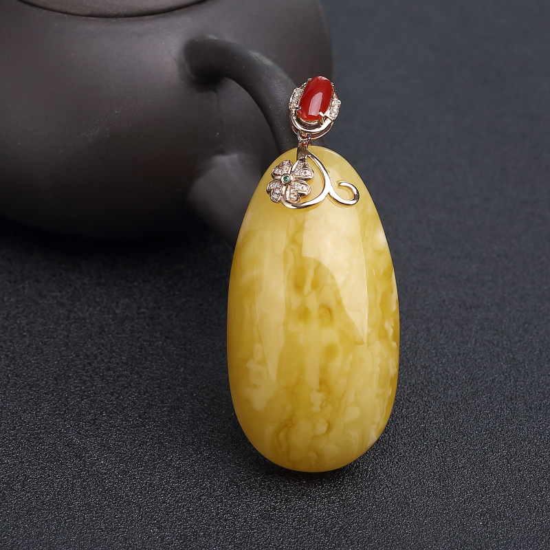 18K金镶钻鸡油黄蜜蜡随形吊坠-红掌柜