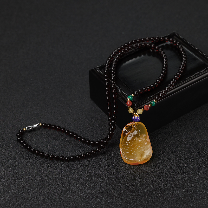 俏色金绞蜜年年有余吊坠-红掌柜