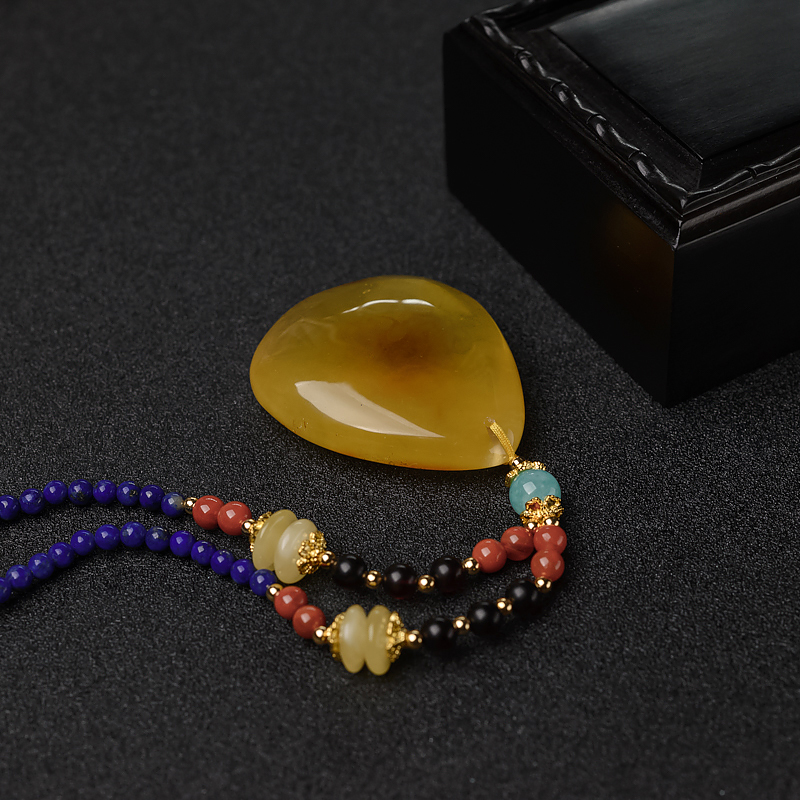 俏色蜜蜡吊坠-红掌柜