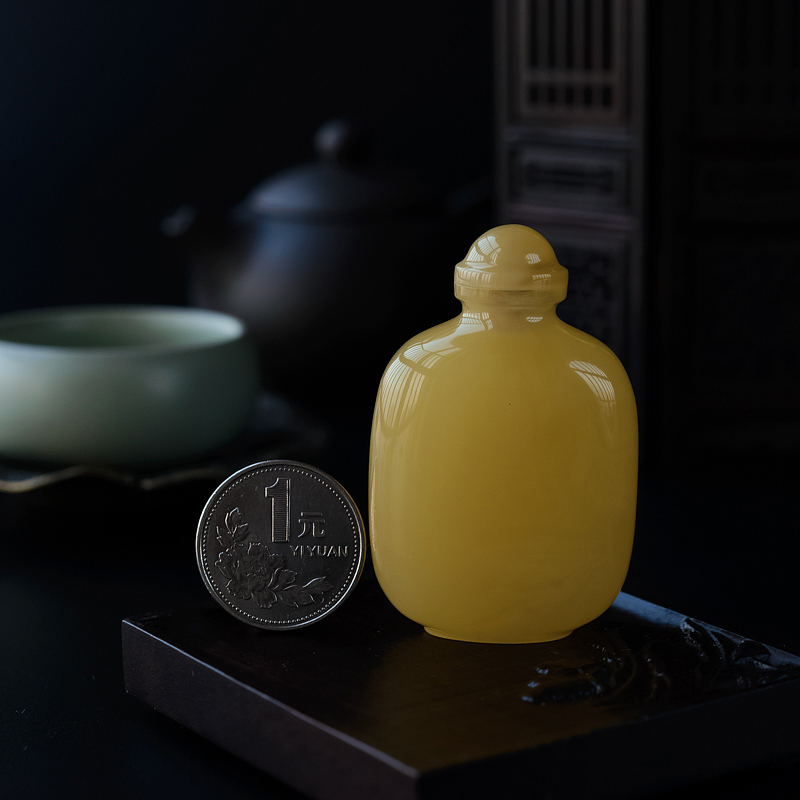 蜜蜡鼻烟壶-红掌柜