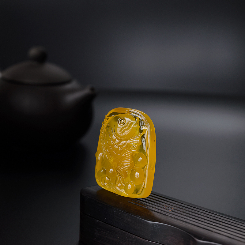 天然金包蜜鸡油黄蜜蜡鱼吊坠-红掌柜