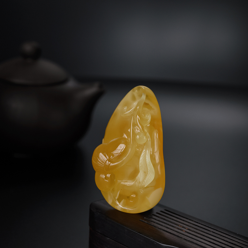 天然鸡油黄蜜蜡如意吊坠-红掌柜