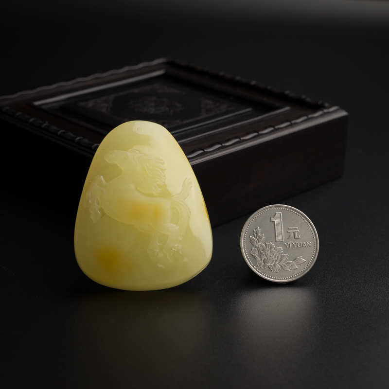 天然蜜蜡马牌吊坠-红掌柜