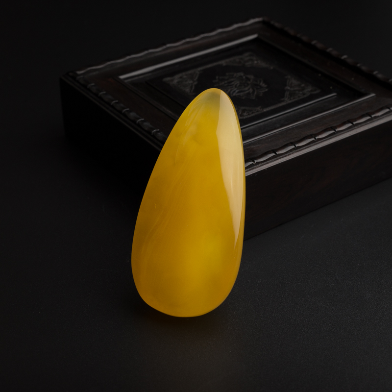 满蜜鸡油黄水滴吊坠-红掌柜