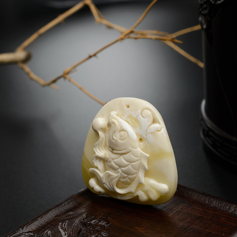 天然白蜜蜜蜡鱼牌吊坠-红掌柜