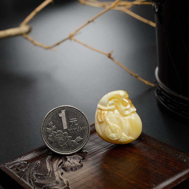 白蜜蜜蜡吊坠-红掌柜