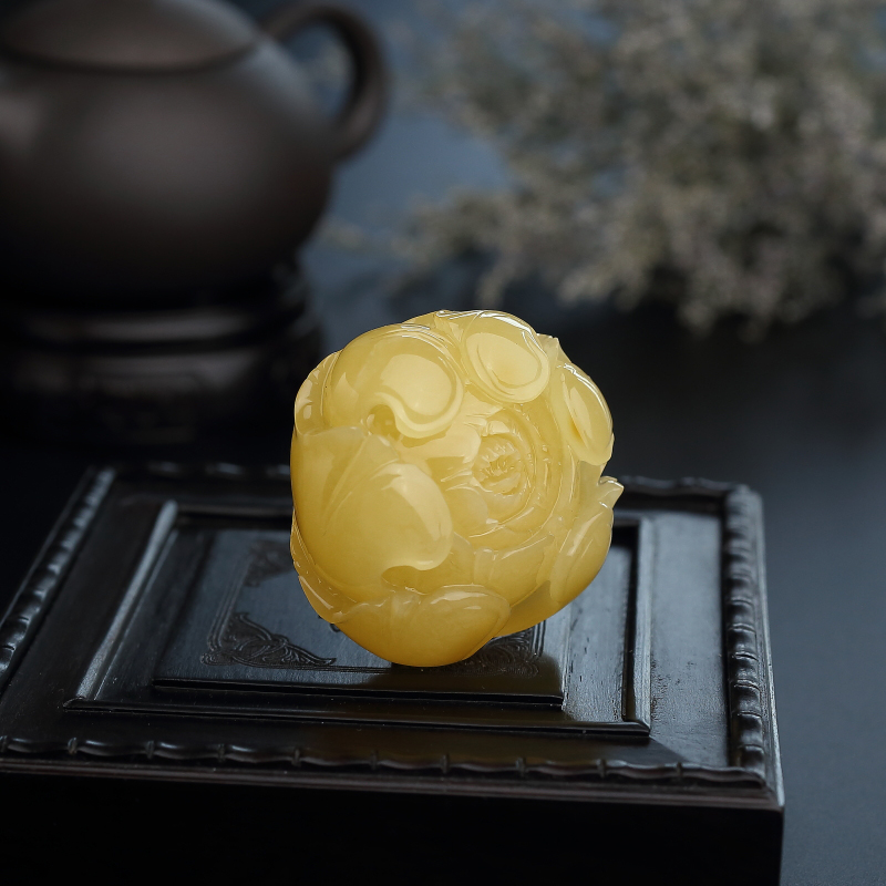 波罗的海天然满蜜鸡油黄蜜蜡花吊坠 - 红掌柜