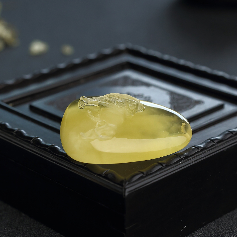 蜜蜡狮子座吊坠 - 红掌柜