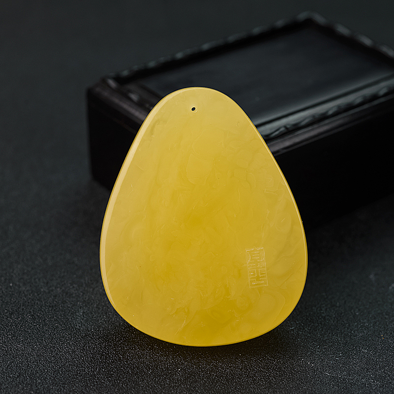 鸡油黄蜜蜡大日如来挂件 - 红掌柜