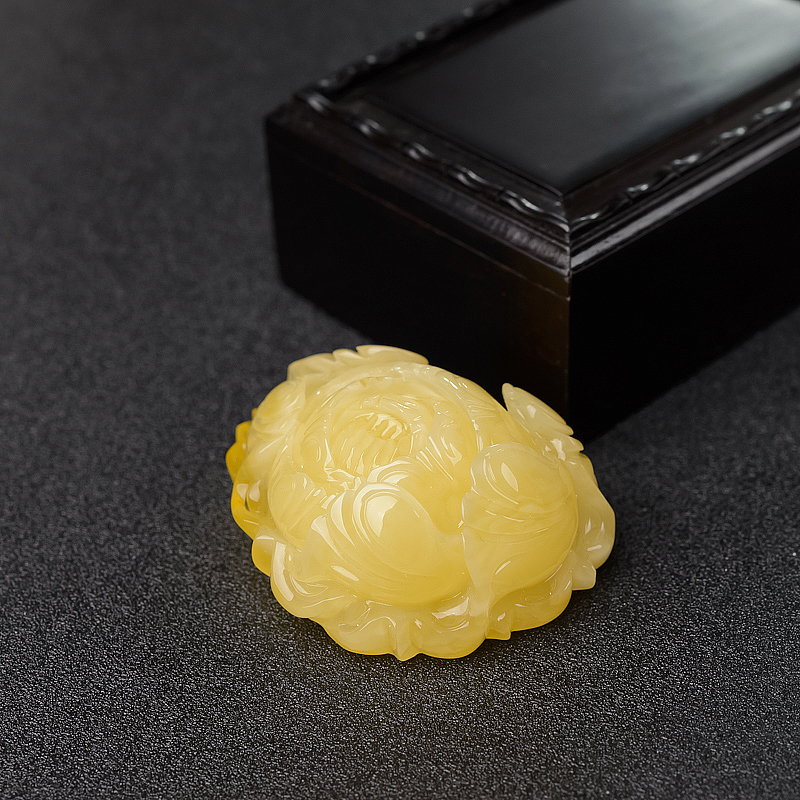 浅黄蜜蜡花开富贵吊坠-红掌柜