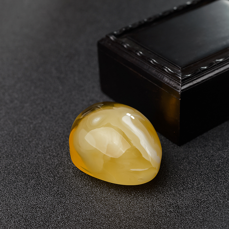 白花蜜蜡随形吊坠-红掌柜