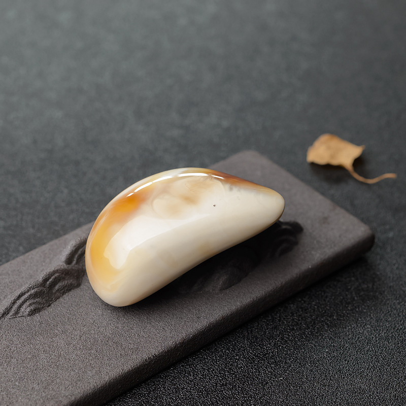 白蜜随形吊坠-红掌柜