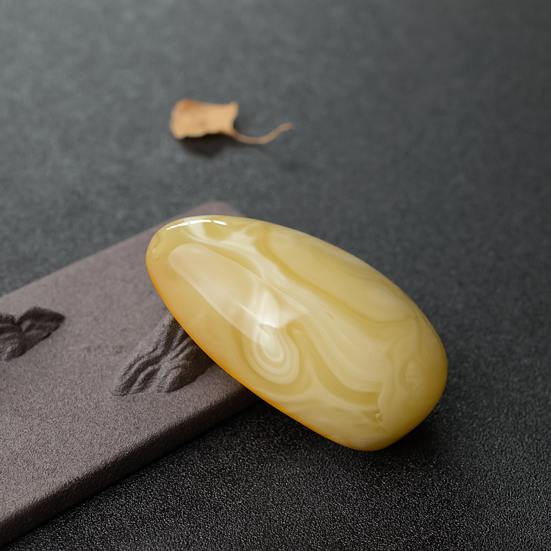 带皮白花蜜蜡吊坠-红掌柜