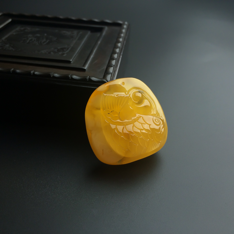 天然鸡油黄蜜蜡鱼吊坠-红掌柜