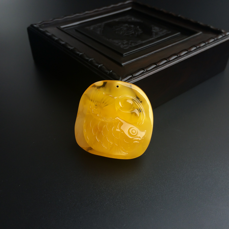 波罗的海鸡油黄蜜蜡鱼吊坠-红掌柜