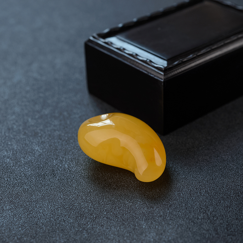 波罗的海金绞蜜鸡油黄蜜蜡勾玉形吊坠 - 红掌柜