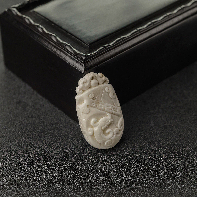 瓷白白蜜吊坠-红掌柜