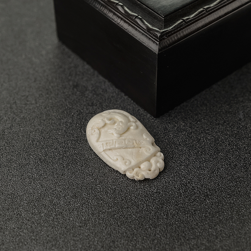 瓷白白蜜凤凰吊坠-红掌柜