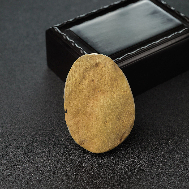 带皮象牙白白蜜弥勒佛-红掌柜