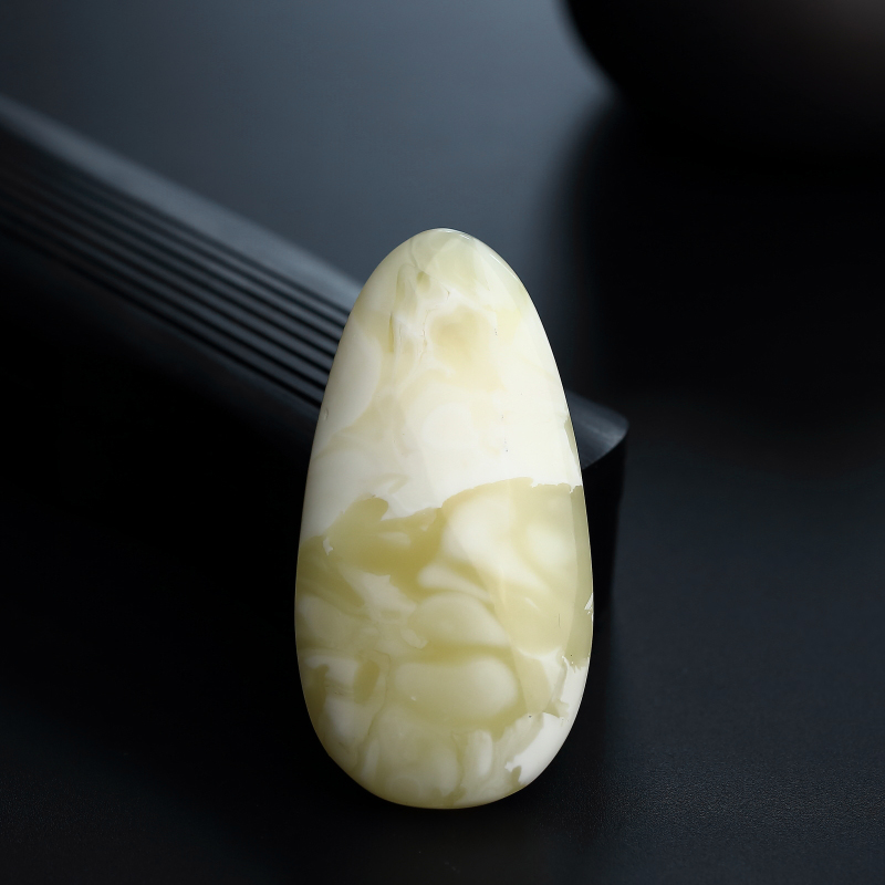 白花蜜随形吊坠-红掌柜