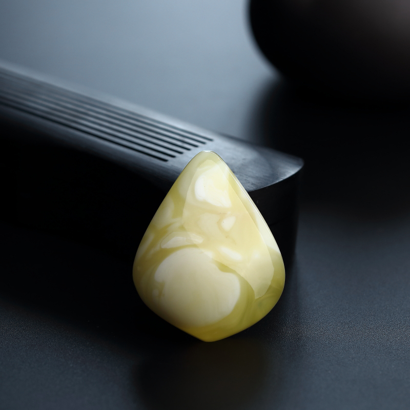 白花蜜随形吊坠-红掌柜