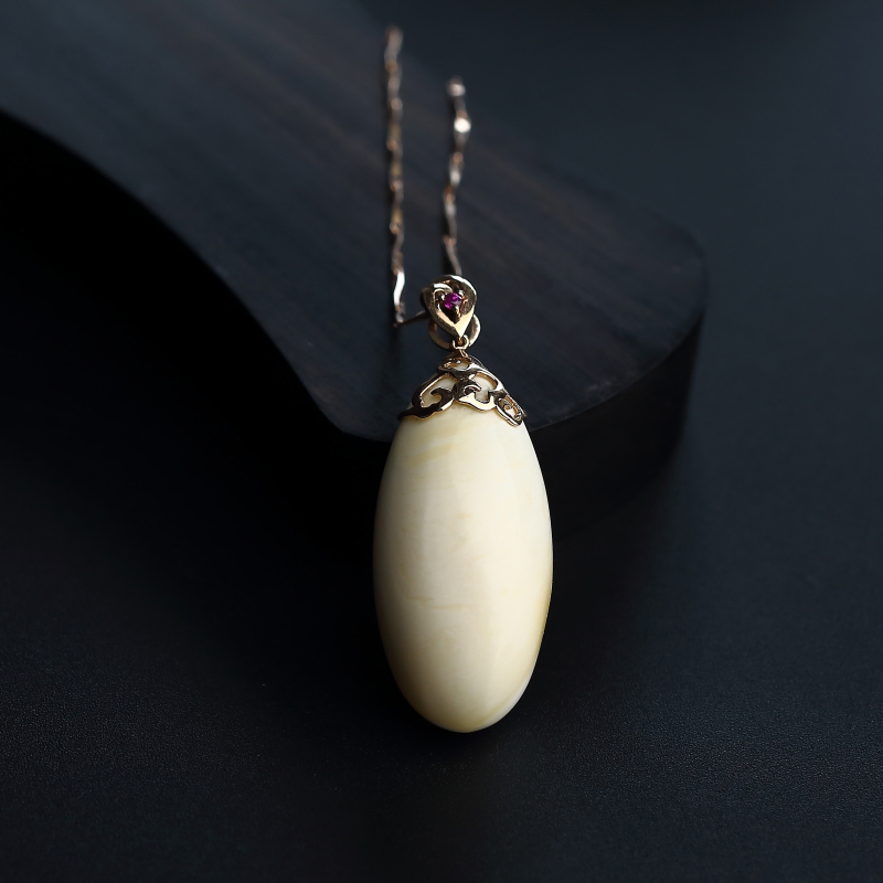 18K金镶白蜜吊坠-红掌柜