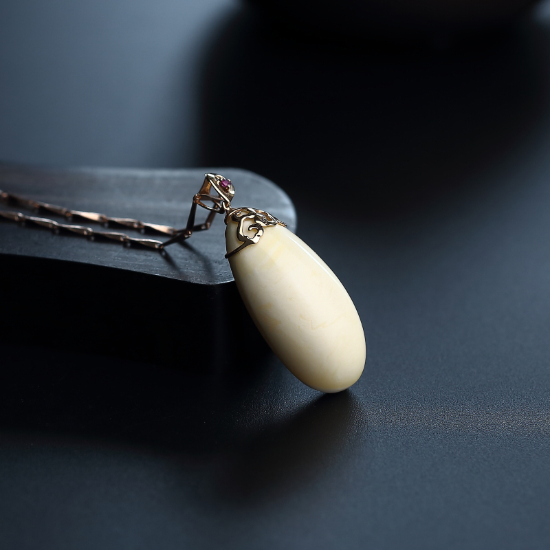 K金镶白蜜吊坠-红掌柜