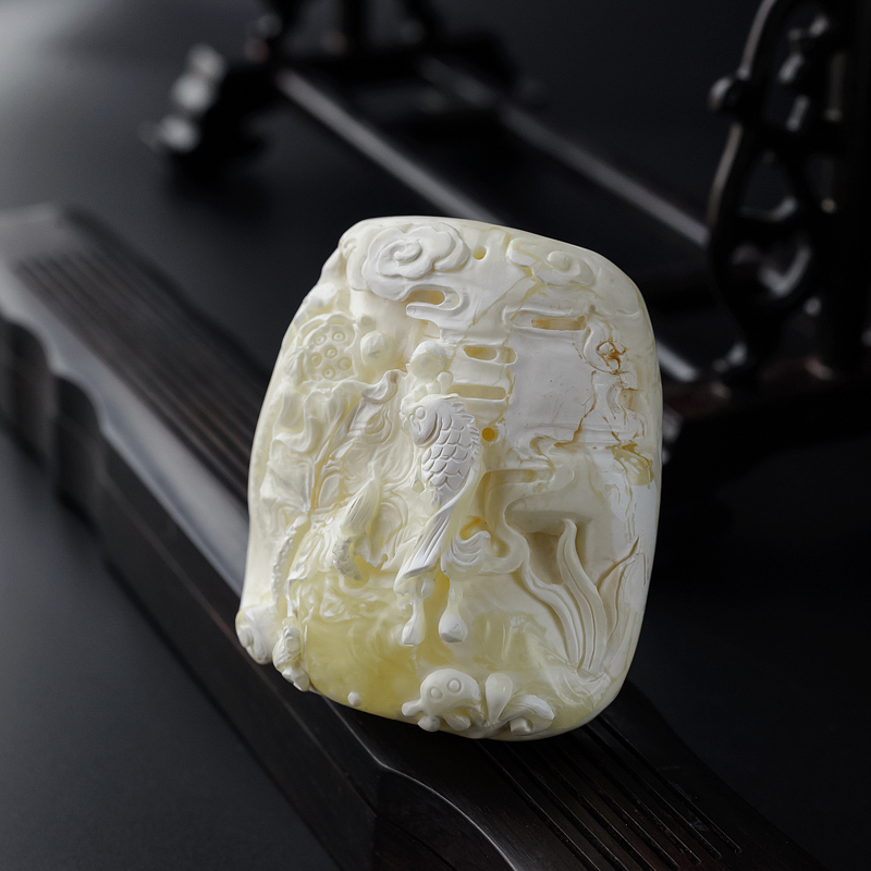 天然白蜜连年有余吊坠 - 红掌柜