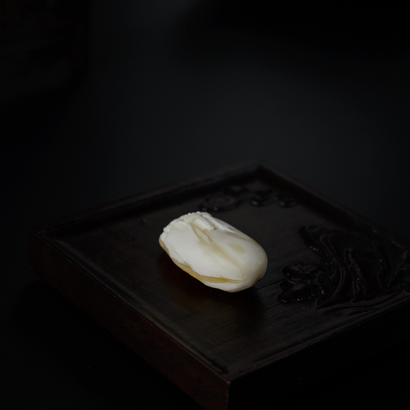 白蜜蜜蜡吊坠-红掌柜