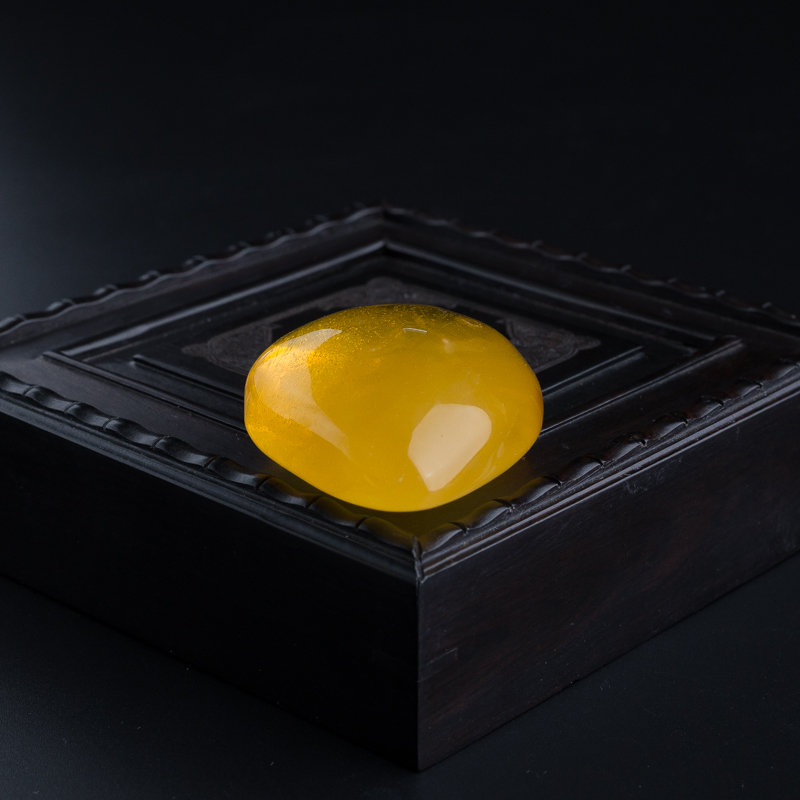 鸡油黄蜜蜡随形吊坠-红掌柜