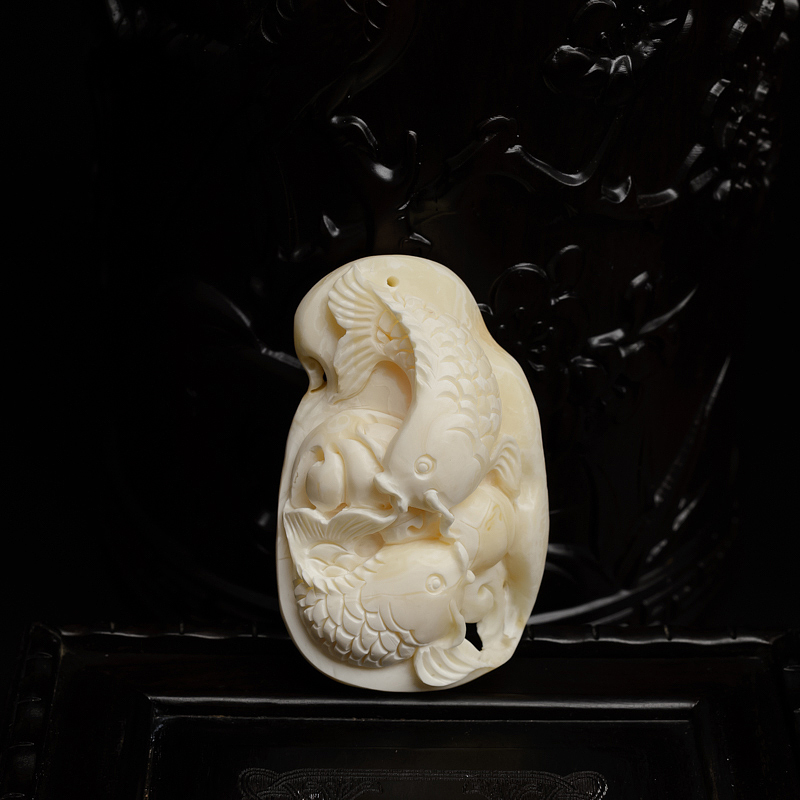 白蜜年年有余吊坠-红掌柜