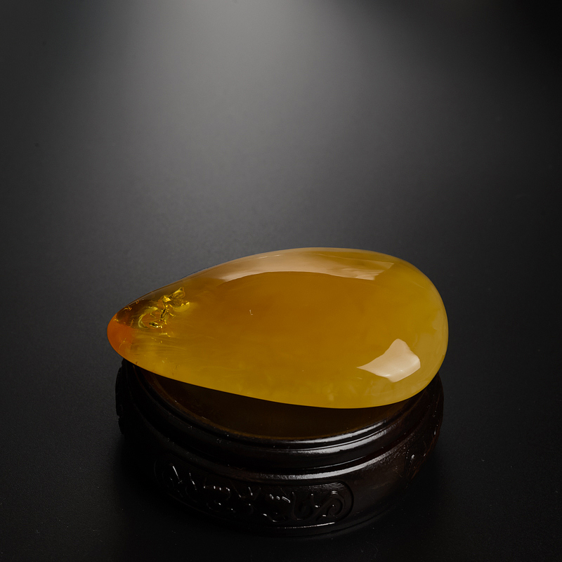 鸡油红蜜蜡随形吊坠 - 红掌柜