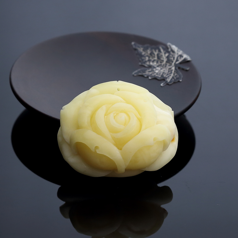 波罗的海带皮浅黄白蜜玫瑰花吊坠-红掌柜