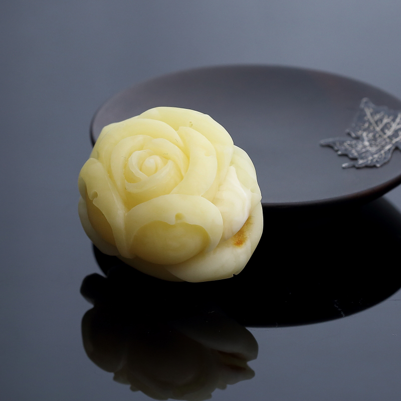 带皮浅黄白蜜玫瑰花吊坠-红掌柜