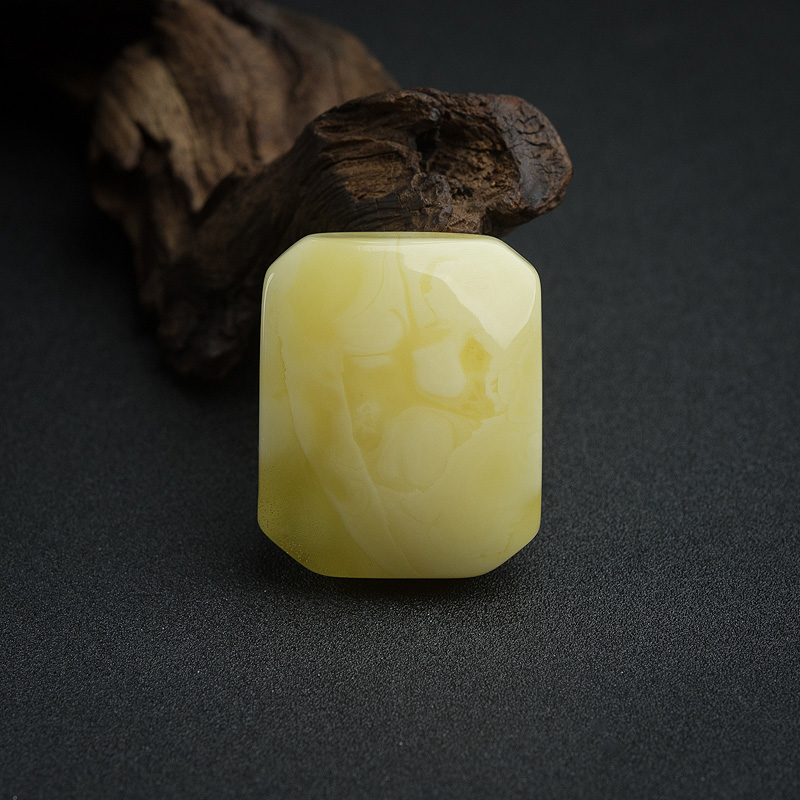 鸡油黄蜜蜡无事牌吊坠-红掌柜