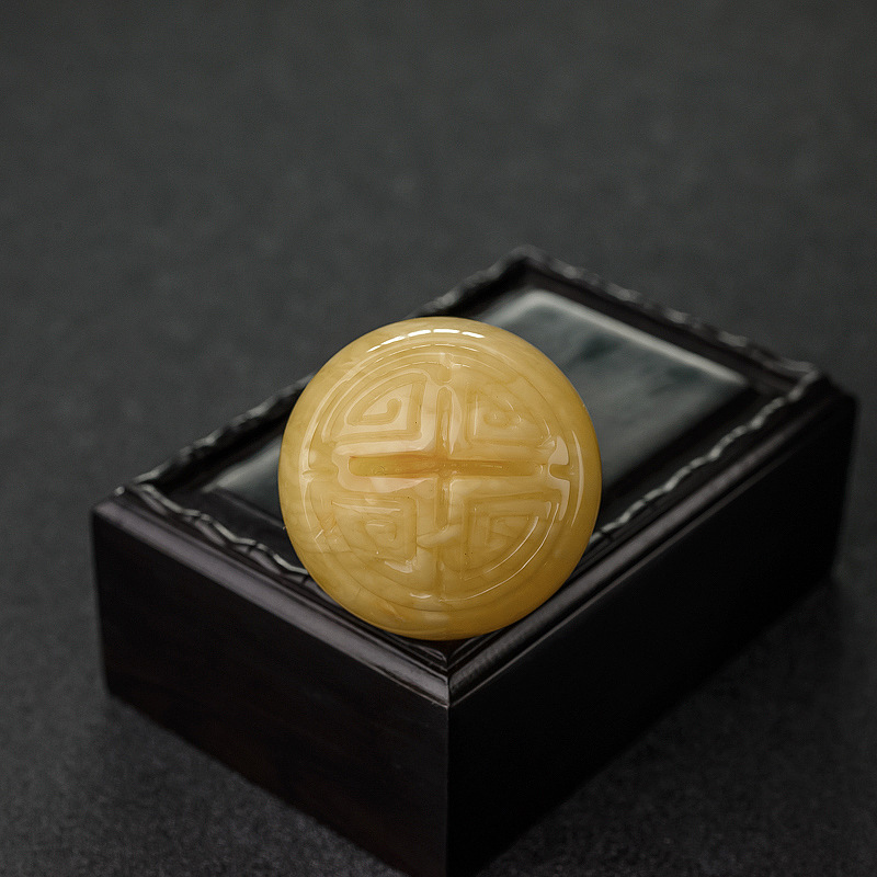 37.5mm鸡油黄蜜蜡寿纹圆珠-红掌柜