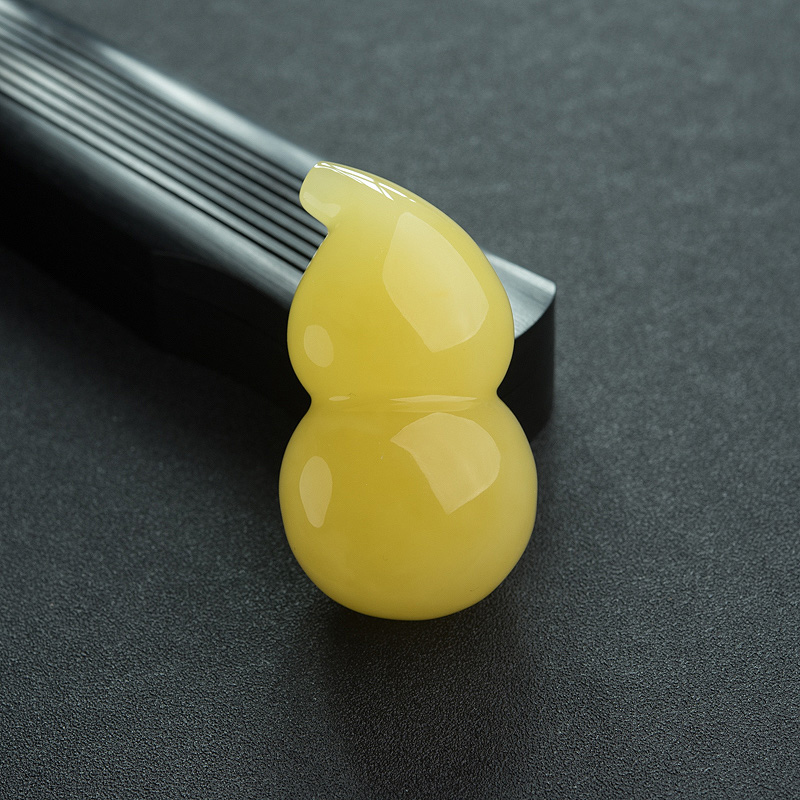 鸡油黄蜜蜡葫芦吊坠-红掌柜