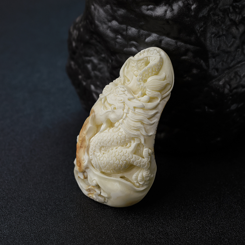 象牙白白蜜龙吊坠-红掌柜