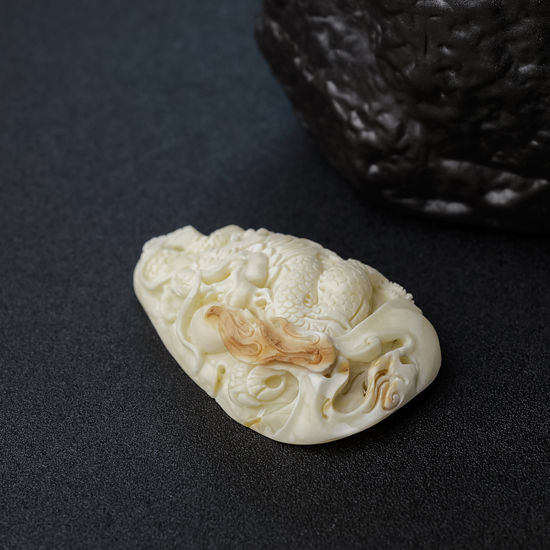 带皮象牙白白蜜吊坠-红掌柜