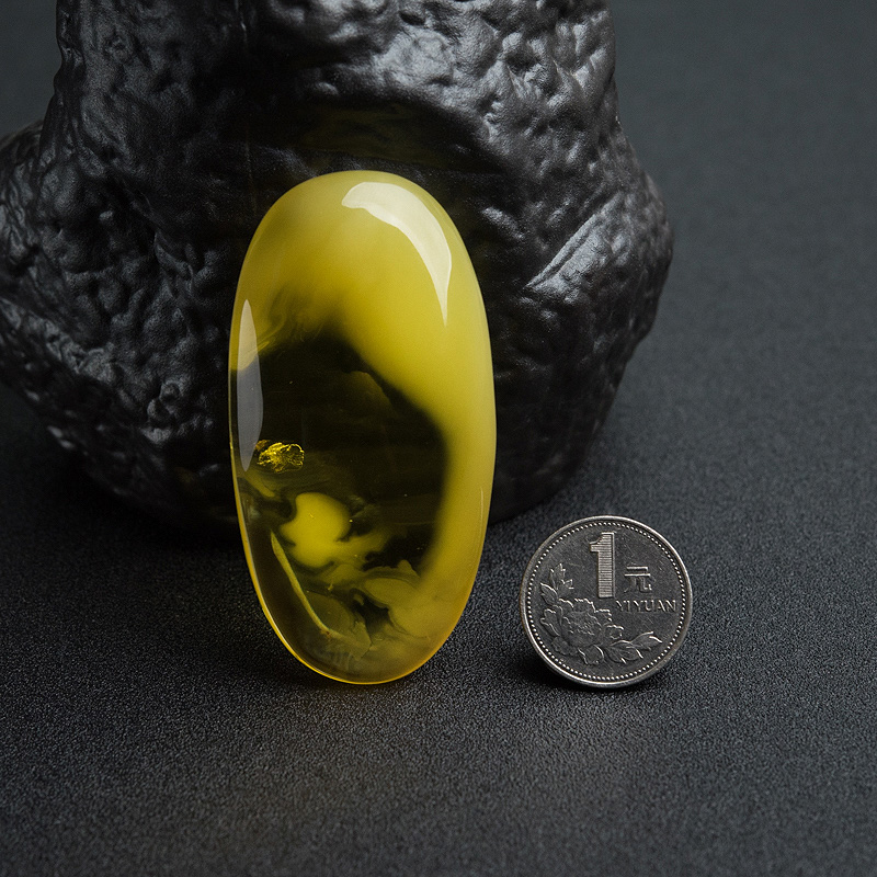 鸡油黄金绞蜜随形吊坠-红掌柜