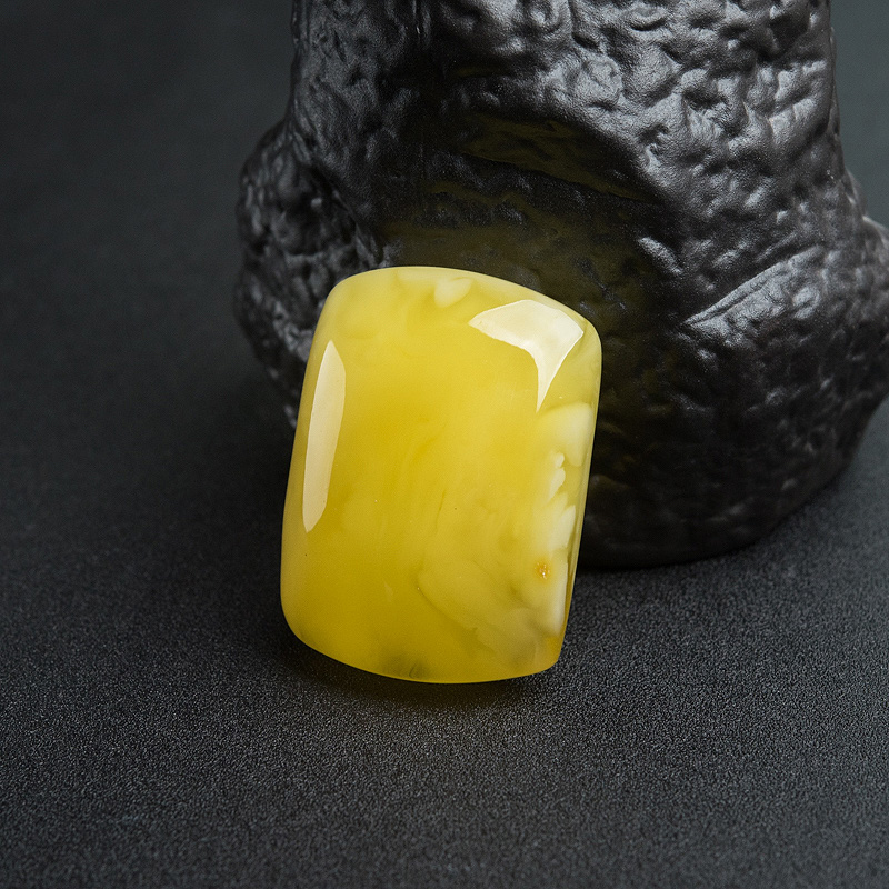 波罗的海蜜蜡无事牌吊坠-红掌柜