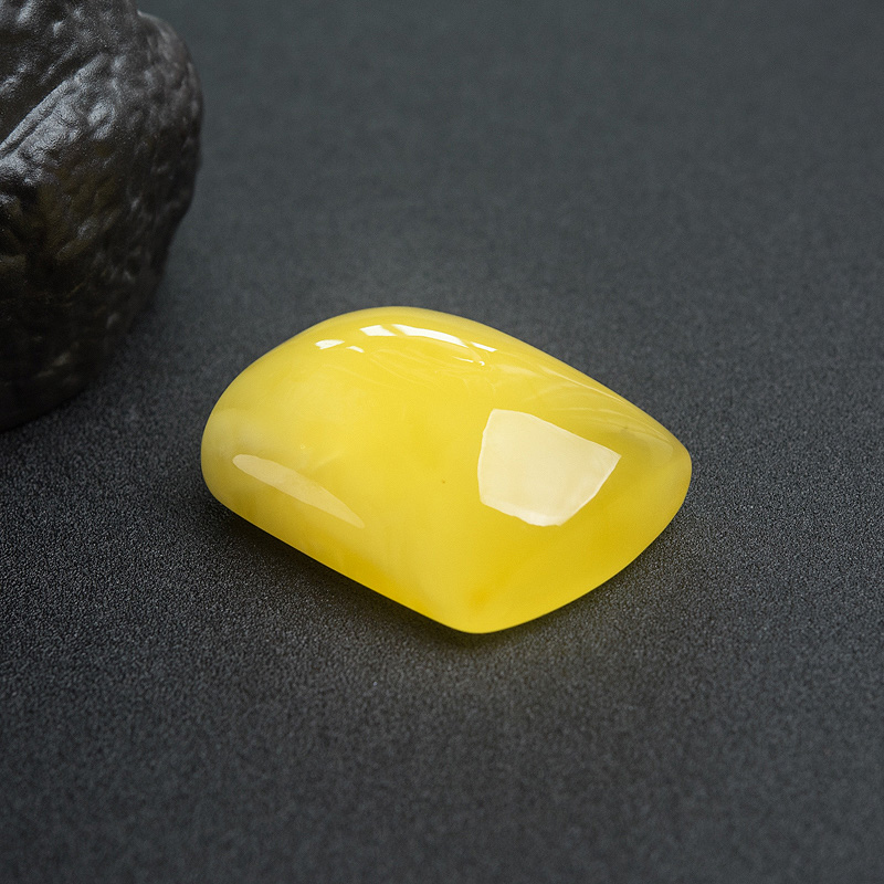 鸡油黄蜜蜡无事牌挂坠-红掌柜