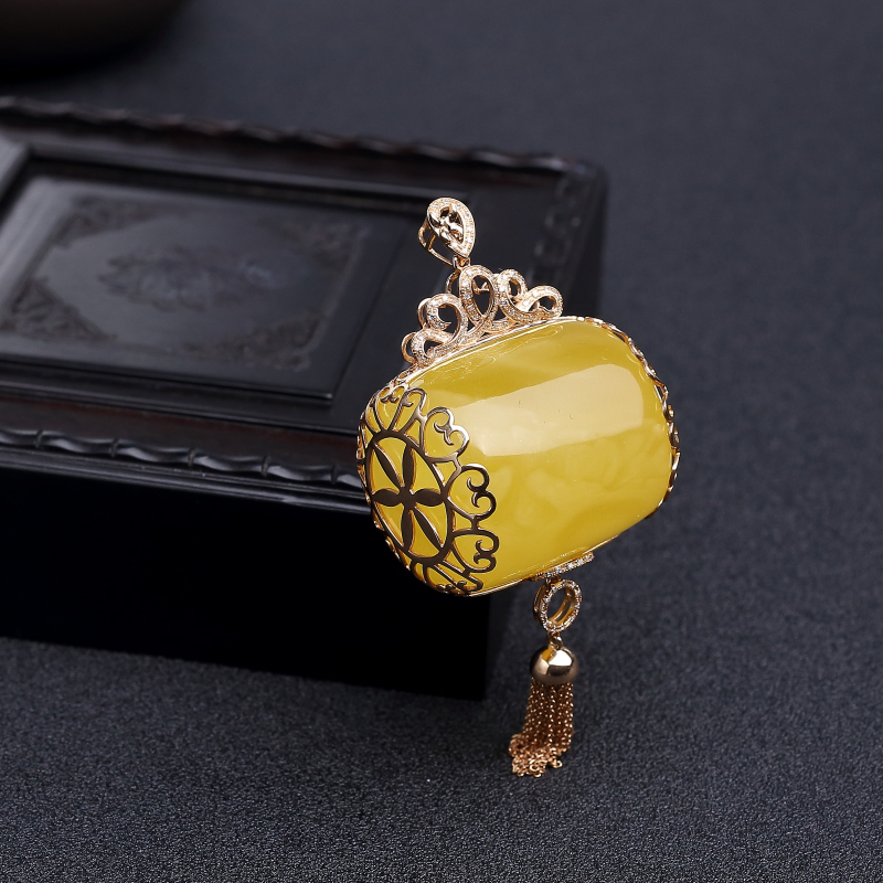 鸡油黄蜜蜡桶珠吊坠-红掌柜