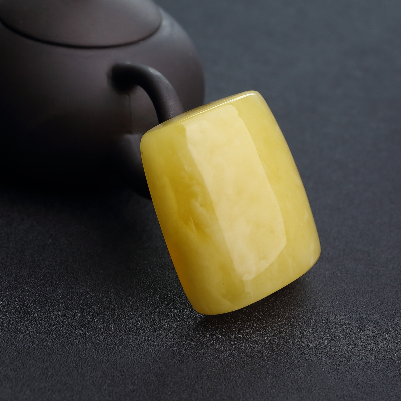 天然鸡油黄蜜蜡无事牌吊坠-红掌柜