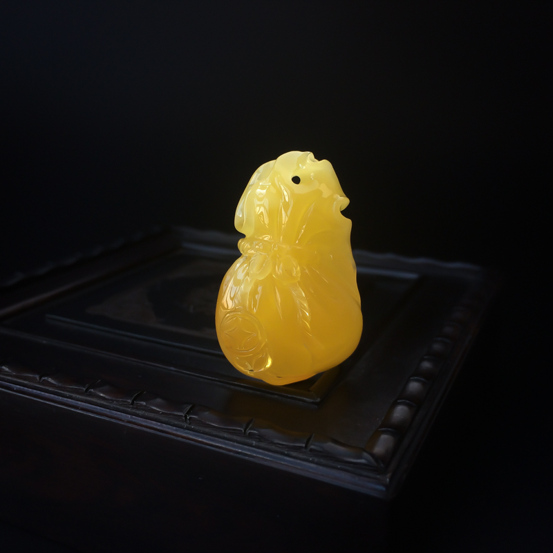 金包蜜鸡油黄蜜蜡钱袋吊坠 - 红掌柜