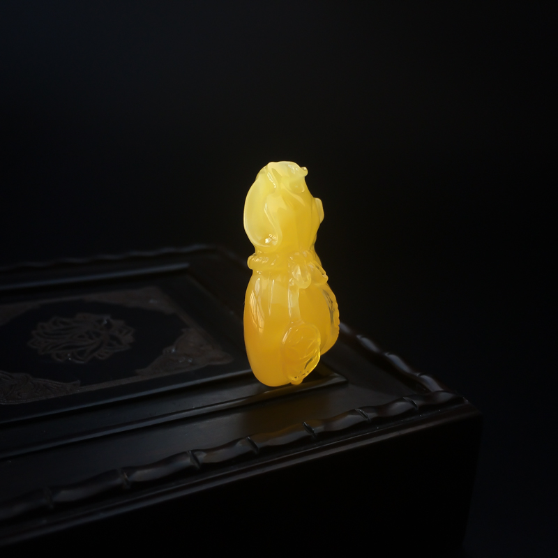 鸡油黄蜜蜡钱袋吊坠 - 红掌柜