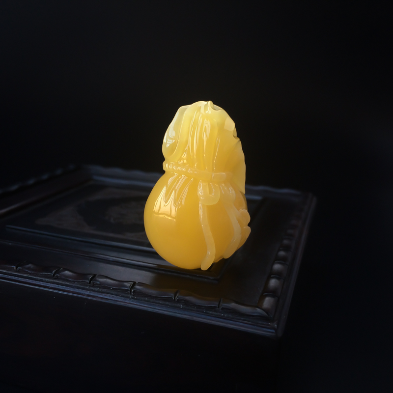 满蜜鸡油黄蜜蜡钱袋吊坠 - 红掌柜