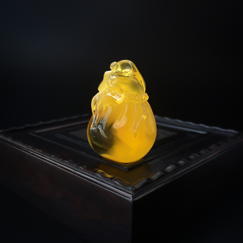 波罗的海天然金包蜜鸡油黄蜜蜡钱袋吊坠 - 红掌柜